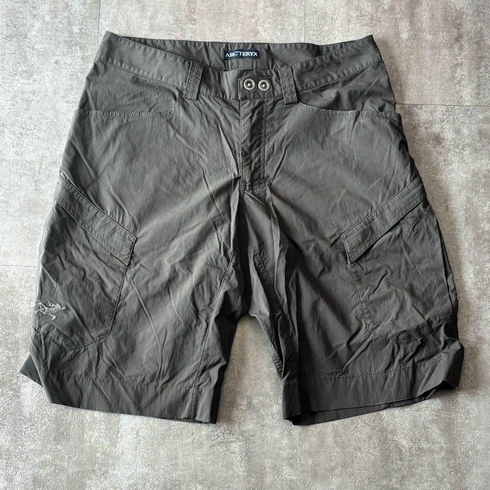 Arc’teryx Outdoor Hiking Shorts Men’s 32 Gray